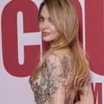 ‘कॉउचर’ पेरिस प्रीमियर में शीर ड्रेस में एंजेलिना जोली का जलवा – देखें |