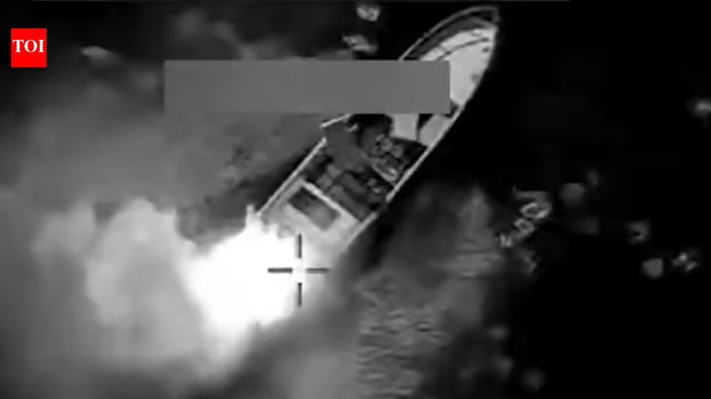 देखें: अमेरिकी सेना ने पूर्वी प्रशांत क्षेत्र में कथित ड्रग नौकाओं पर गतिशील हमले का वीडियो साझा किया; दो मरे