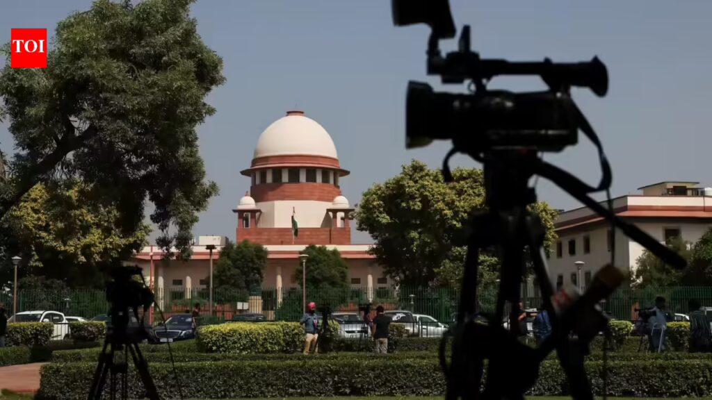 'जागना एक बात है, लेकिन...': SC ने 'घुसपैठिया पंडित' निर्माताओं को फटकारा; शीर्षक परिवर्तन का निर्देश देता है 1 ‘जागना एक बात है, लेकिन…’: SC ने ‘घुसपैठिया पंडित’ निर्माताओं को फटकारा; शीर्षक परिवर्तन का निर्देश देता है