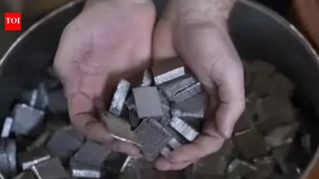 अमेरिकी आपूर्ति श्रृंखला के दबाव का मुकाबला करने के लिए चीन ने दुर्लभ पृथ्वी धातुओं पर अपनी पकड़ कड़ी कर दी है