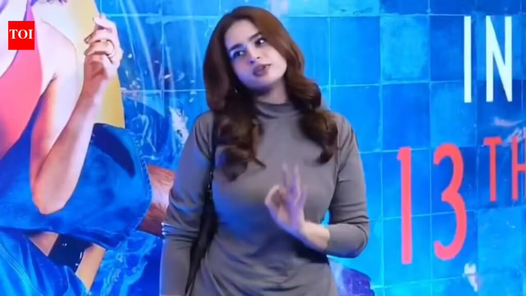 आयशा खान ने स्कूल के पत्रकारों से तस्वीरें लेने के लिए पीछे मुड़ने के लिए कहा: ‘आप इज्जत भी खुद कमाएंगे, और खुद ही गवाएंगे’ |