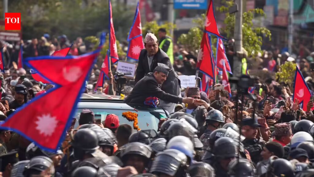 ‘राजा को वापस लाओ’: क्यों नेपाल राजशाही की वापसी की मांग कर रहा है?