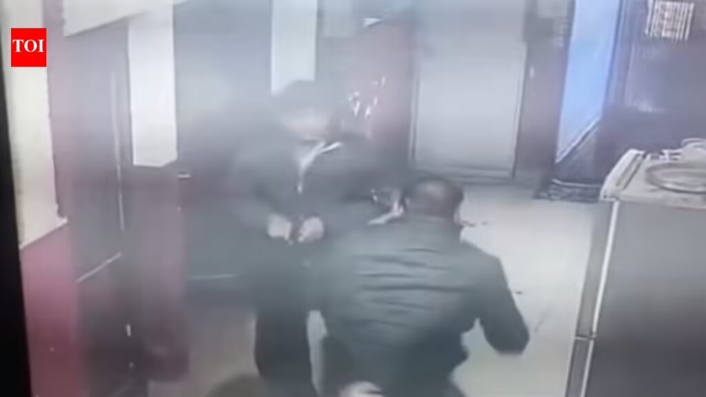 जम्मू-कश्मीर के आरएस पुरा बाल सुधार गृह से दो पाकिस्तानियों समेत तीन कैदी भाग गए 8 जम्मू-कश्मीर के आरएस पुरा बाल सुधार गृह से दो पाकिस्तानियों समेत तीन कैदी भाग गए