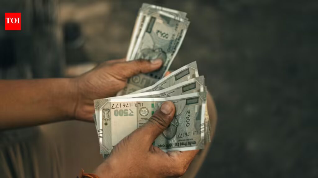 प्रचलन में नकदी 11% बढ़कर रिकॉर्ड रुपये पर पहुंच गई। 40 लाख करोड़ का काम हो चुका है