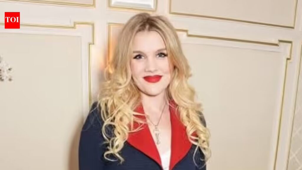 प्रतिक्रिया के बीच नीलम फेनेल ने साहसिक ‘वुथरिंग हाइट्स’ दृष्टिकोण का बचाव किया