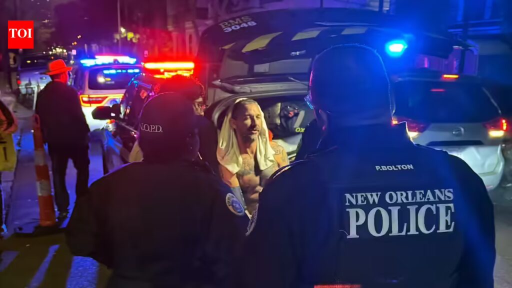 न्यू ऑरलियन्स बार संरक्षकों पर हमला करते समय शिया ला बियॉफ़ ने समलैंगिकता संबंधी अपशब्द कहे: पुलिस | 1 न्यू ऑरलियन्स बार संरक्षकों पर हमला करते समय शिया ला बियॉफ़ ने समलैंगिकता संबंधी अपशब्द कहे: पुलिस |