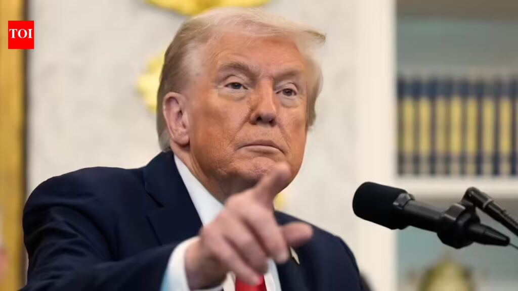 ‘देश अमेरिका को धोखा दे रहे हैं’: सुप्रीम कोर्ट के झटके के बाद ट्रम्प ने वैश्विक टैरिफ 15% तक बढ़ाया