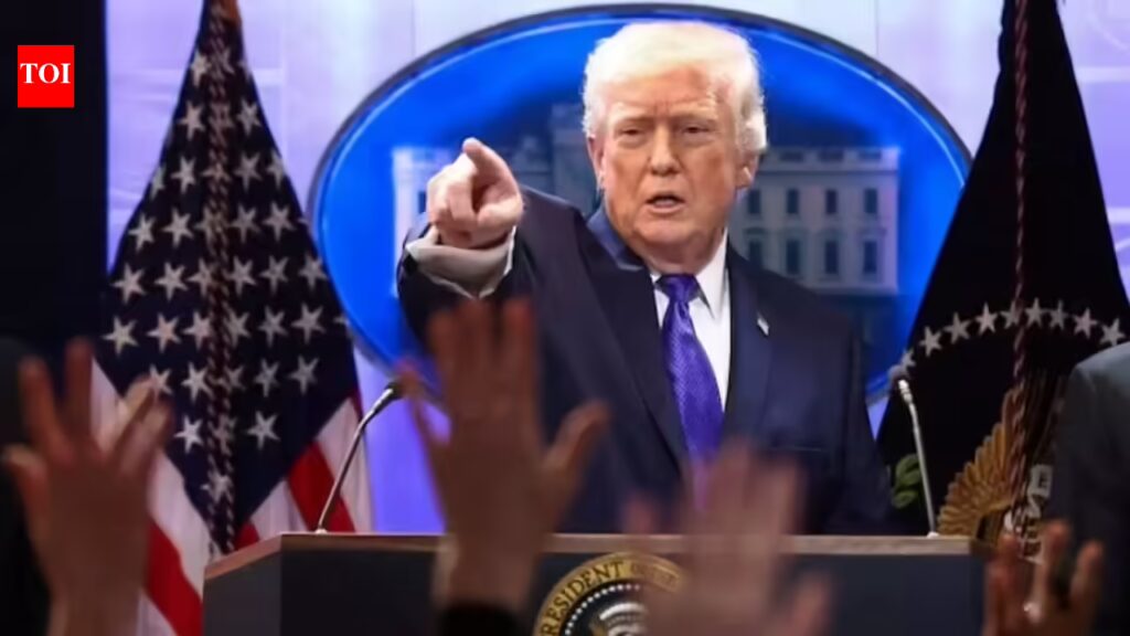 क्रोधित ट्रम्प ने टैरिफ को 10 प्रतिशत से बढ़ाकर 15 प्रतिशत कर दिया, जिससे व्यापार अशांति और बढ़ गई। 1 क्रोधित ट्रम्प ने टैरिफ को 10 प्रतिशत से बढ़ाकर 15 प्रतिशत कर दिया, जिससे व्यापार अशांति और बढ़ गई।