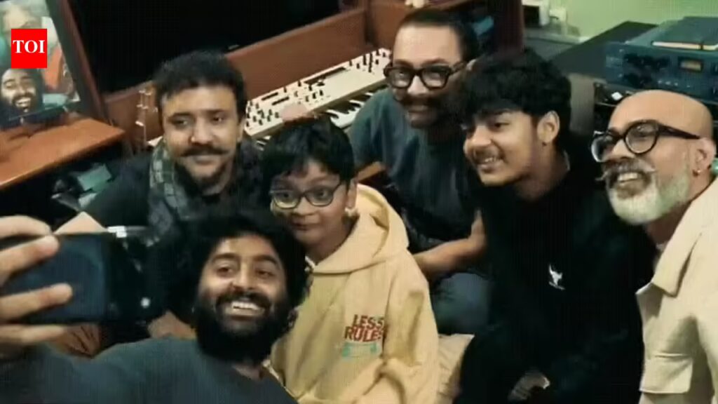 अरिजीत सिंह रिटायरमेंट: अरिजीत सिंह ने रिटायरमेंट के ऐलान के बाद फैंस के लिए लिखा इमोशनल नोट; कहते हैं लंबित गाने ‘संभवतः अगले साल भी’ रिलीज़ होते रहेंगे हिंदी मूवी न्यूज़