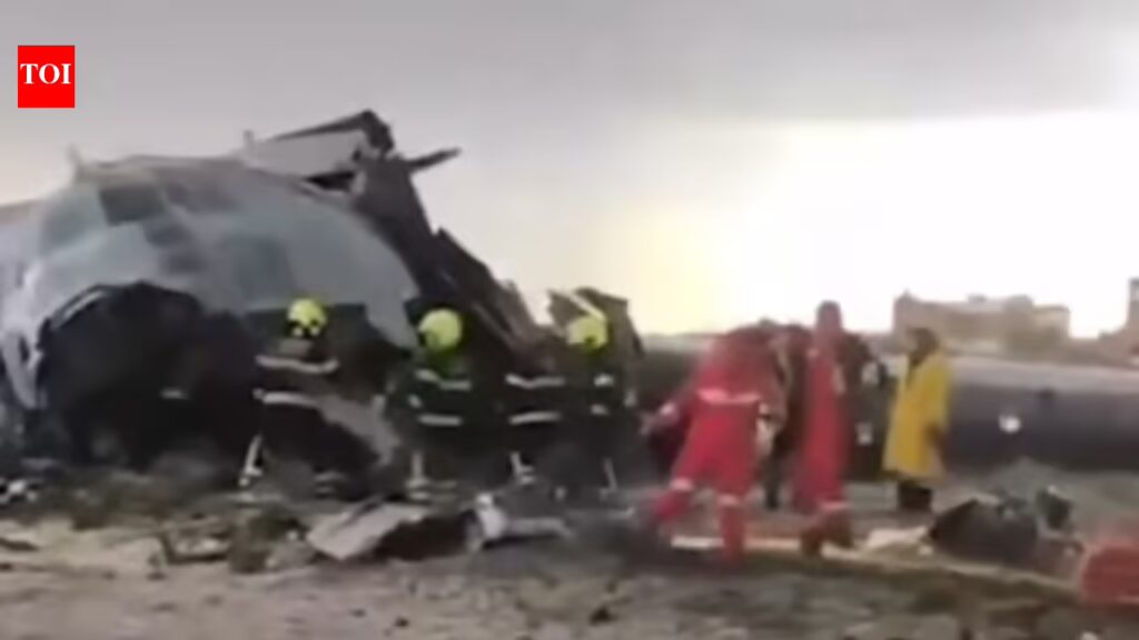 बोलीविया में बैंकनोट ले जा रहे सैन्य मालवाहक विमान के दुर्घटनाग्रस्त होने से 15 की मौत; वीडियो में मलबा दिखाया गया है