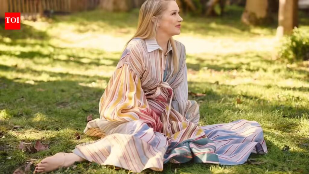 क्रिस्टीना एप्पलगेट ने खुलासा किया कि मल्टीपल स्केलेरोसिस से लड़ाई के दौरान वह बिस्तर पर हैं | अंग्रेजी मूवी समाचार