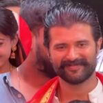 हैदराबाद मंदिर का दौरा: विजय देवराकोंडा ने भीड़ के बीच से रश्मिका का मार्गदर्शन किया; भव्य स्वागत 3 हैदराबाद मंदिर का दौरा: विजय देवराकोंडा ने भीड़ के बीच से रश्मिका का मार्गदर्शन किया; भव्य स्वागत