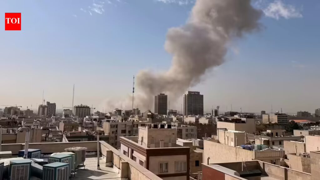 पश्चिम एशिया संघर्ष: सरकार कच्चे तेल की कीमतों और माल की आवाजाही पर नजर रखती है