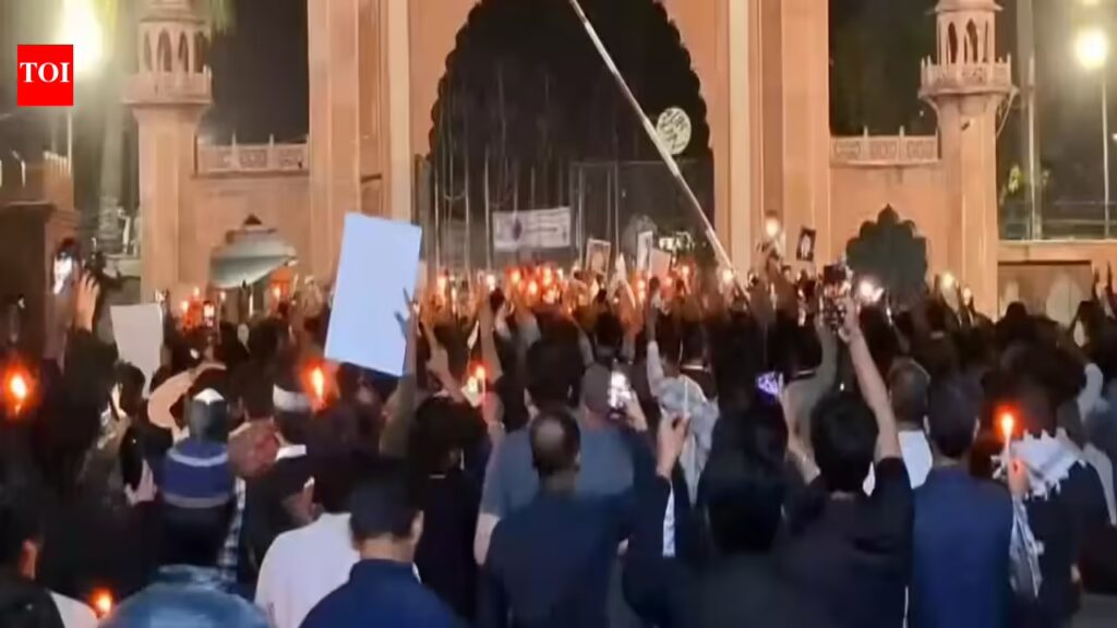 दुर्लभ क्षण: भारत के सुन्नी, शिया खामेनेई की मृत्यु पर शोक मनाने के लिए एकजुट हुए