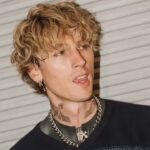 मशीन गन केली टैटू: मशीन गन केली ने अपने और मेगन फॉक्स की बेटी के पहले जन्मदिन से पहले नया टैटू ‘सागा’ शुरू किया | अंग्रेजी मूवी समाचार