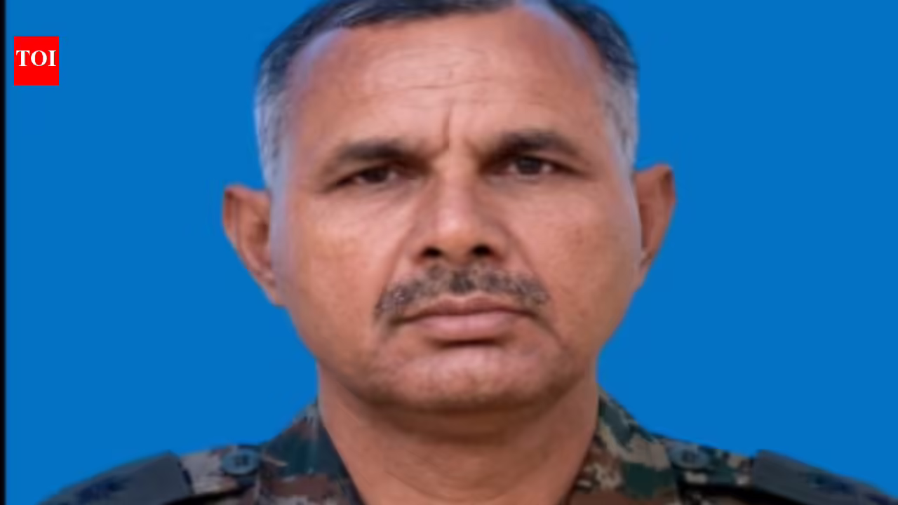 जम्मू-कश्मीर के पुंछ में आतंकवाद विरोधी अभियान के दौरान गिरने से सेना के एक जेसीओ की मौत हो गई 4 जम्मू-कश्मीर के पुंछ में आतंकवाद विरोधी अभियान के दौरान गिरने से सेना के एक जेसीओ की मौत हो गई