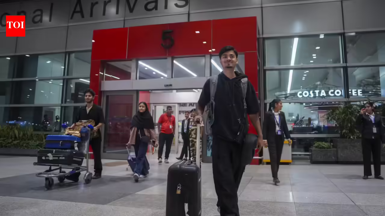 70 ईरानी छात्र आज आर्मेनिया, दुबई होते हुए स्वदेश लौटेंगे 10 70 ईरानी छात्र आज आर्मेनिया, दुबई होते हुए स्वदेश लौटेंगे