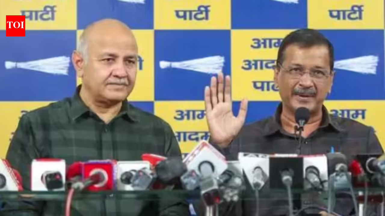 दिल्ली उच्च न्यायालय द्वारा उत्पाद शुल्क नीति मामले को स्थानांतरित करने की याचिका खारिज करने के बाद केजरीवाल, सिसौदिया सुप्रीम कोर्ट पहुंचे 8 दिल्ली उच्च न्यायालय द्वारा उत्पाद शुल्क नीति मामले को स्थानांतरित करने की याचिका खारिज करने के बाद केजरीवाल, सिसौदिया सुप्रीम कोर्ट पहुंचे