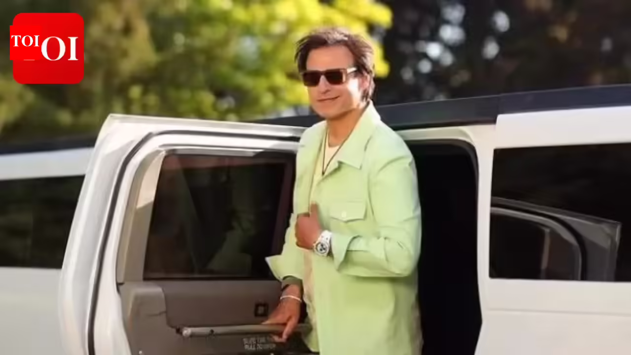 विवेक ओबेरॉय ने दुबई में अपने बच्चों के साथ भावनात्मक पुनर्मिलन को याद किया, ईरान-इज़राइल संघर्ष के बीच संयुक्त अरब अमीरात में जीवन साझा किया: ‘हम बढ़ रहे हैं’ | हिंदी मूवी समाचार