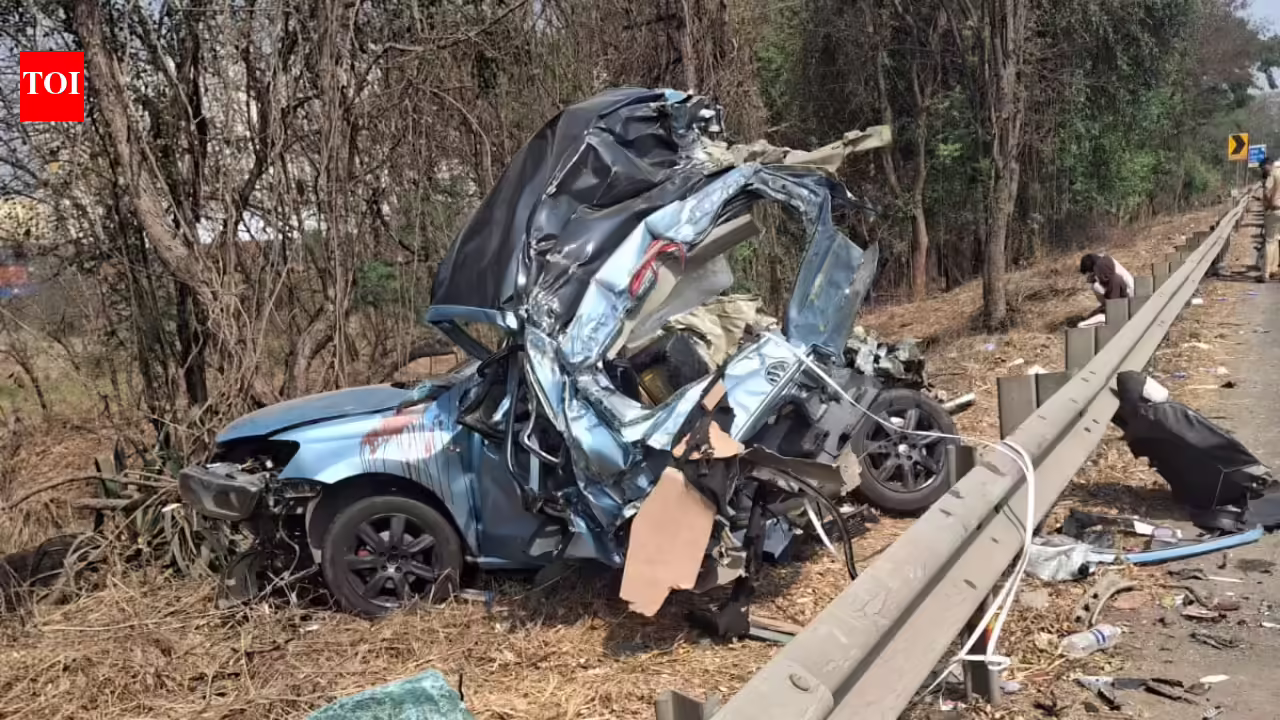 खंडाला यात्रा बनी जानलेवा: मुंबई-पुणे एक्सप्रेसवे पर एसयूवी पलटने से आईआईटी-बॉम्बे के 3 छात्रों की मौत