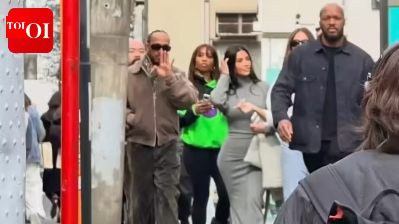 किम कार्दशियन लुईस हैमिल्टन के साथ छुट्टियां मना रही हैं? बच्चों के साथ उनके टोक्यो प्रवास के अंदर | 3 किम कार्दशियन लुईस हैमिल्टन के साथ छुट्टियां मना रही हैं? बच्चों के साथ उनके टोक्यो प्रवास के अंदर |