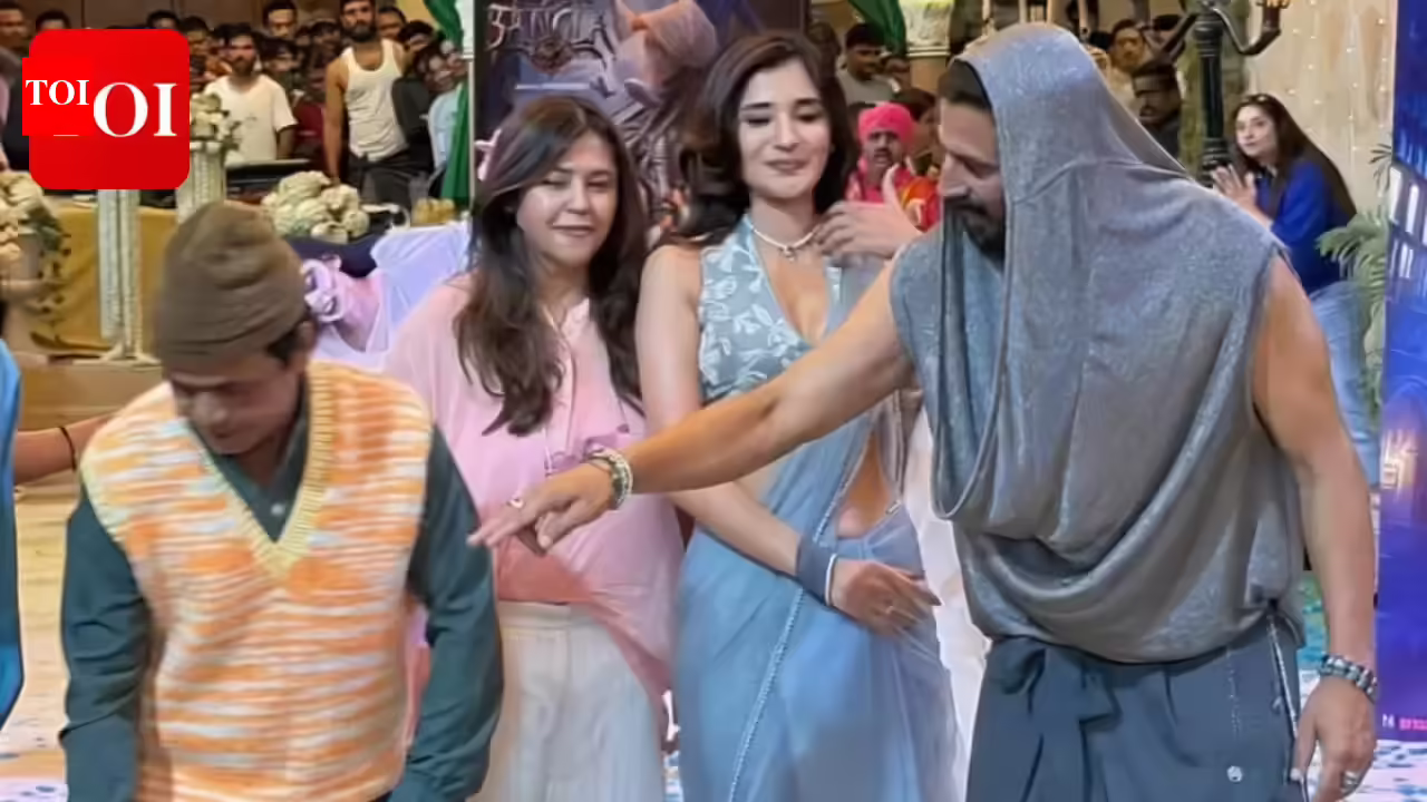 भूत बांग्ला प्रमोशन के दौरान अक्षय कुमार द्वारा ‘उन्हें किनारे धकेलने’ पर राजपाल यादव ने चुप्पी तोड़ी: ‘वह मुझसे प्यार करते हैं, मैं उनसे प्यार करता हूं’ | हिंदी मूवी समाचार