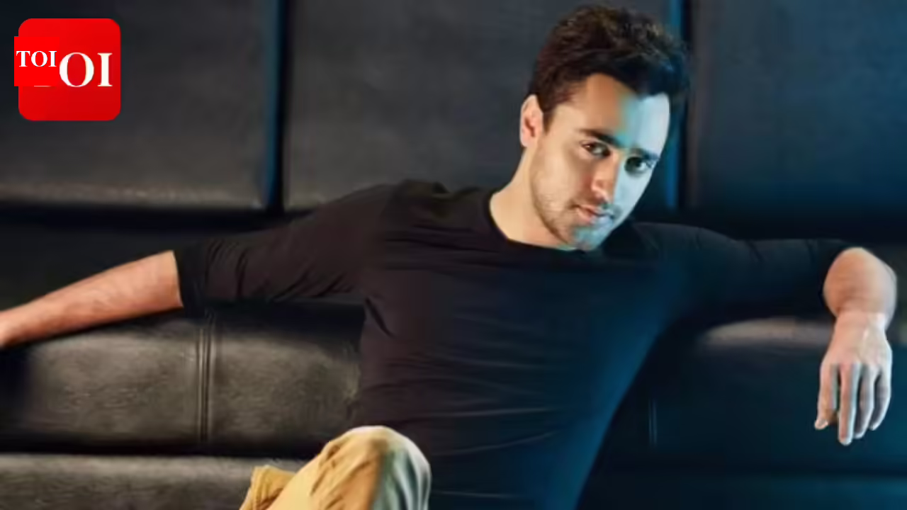 इमरान खान ने ‘गुस्सैल नायक’ के रवैये पर सवाल उठाया, कहा कि उन्हें ‘खून से सने बालों वाले आदमी का किरदार निभाने में कोई दिलचस्पी नहीं है’ |