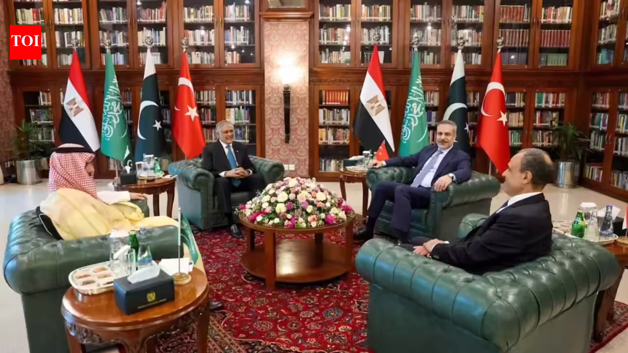 ईरान ने अमेरिकी सैनिकों को ‘फायर’ चेतावनी जारी की; युद्ध ख़त्म करने के लिए पाकिस्तान और मेज़बान के बीच बातचीत