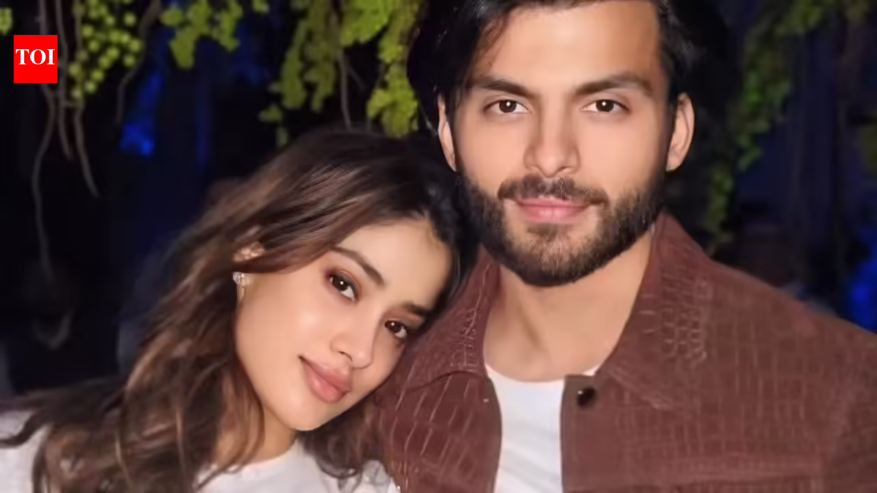 जान्हवी कपूर: शिखर पहाड़िया के साथ प्यार पर जान्हवी कपूर कहती हैं, ‘जब मैं कमजोर होती हूं तो मुझे ऐसा नहीं लगता कि मेरे साथ भेदभाव किया जाता है या मेरे साथ गलत व्यवहार किया जाता है।’ जान्हवी कपूर इसे एक सुरक्षित जगह बताती हैं। हिंदी मूवी समाचार