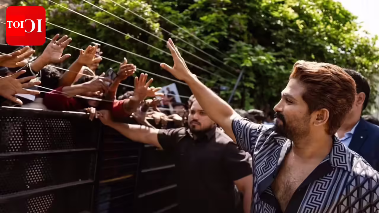 ‘राका’ अभिनेता अल्लू अर्जुन का जन्मदिन कार्यक्रम हुआ गड़बड़ा गया; हैदराबाद तेलुगु मूवी न्यूज़ में प्रशंसकों को नियंत्रित करने के लिए पुलिस ने लाठीचार्ज किया