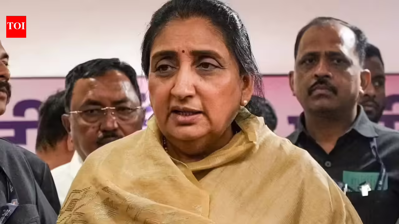 बारामती उपचुनाव: कांग्रेस ने सुनेत्रा पवार के लिए रास्ता साफ करने के लिए उम्मीदवार वापस लिया