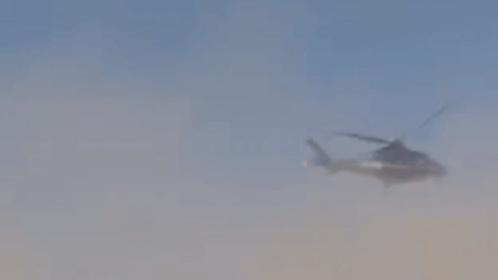 क्लोज शेव: छगन भुजबल का हेलीकॉप्टर पुणे के पार्किंग क्षेत्र में उतरा – देखें