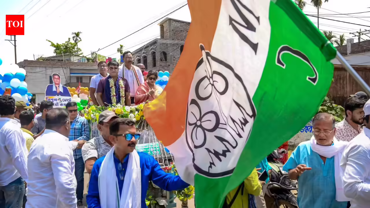 बंगाल चुनाव: 77 साल के बुजुर्ग की ‘दिल का दौरा’ से मौत, घर पर मतदान अधिकारियों को लेकर रिश्तेदारों में हुई लड़ाई