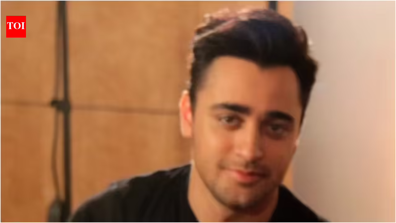 इमरान खान ने ‘टॉक्सिक ट्रॉप्स’ से बचने के लिए आदिवासी शेष और मृणाल ठाकुर की ‘डकैत’ की प्रशंसा की, चचेरे भाई ज़ैन मैरी को ‘टॉप स्टार’ कहा |