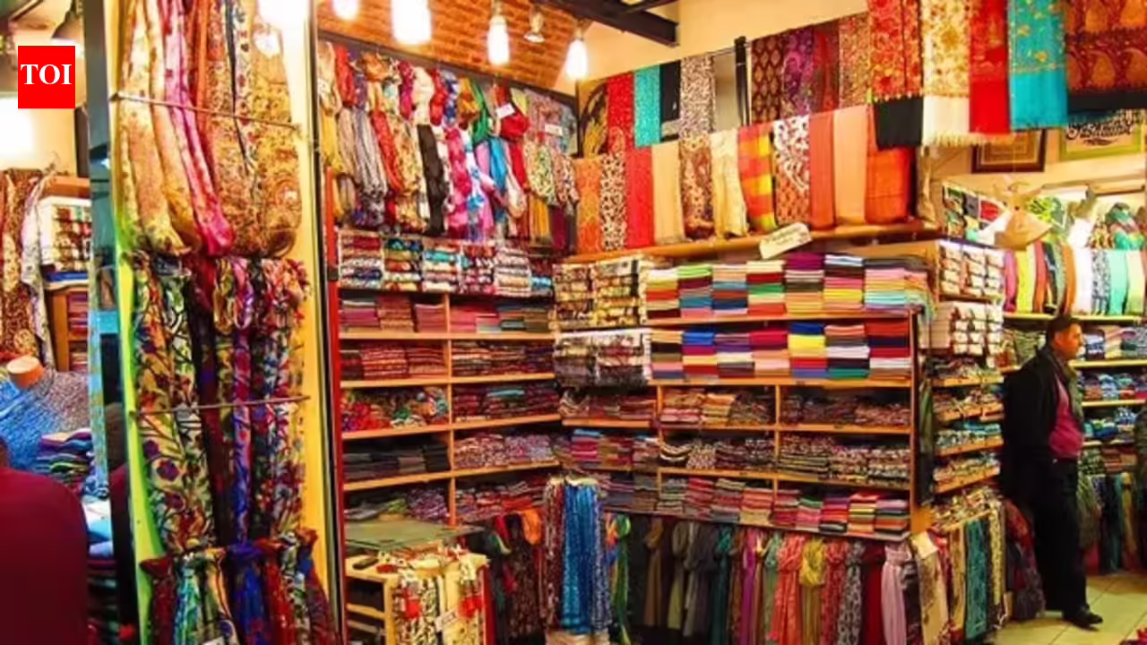 नोएडा श्रमिकों का विरोध: यूपी सरकार ने न्यूनतम वेतन बढ़ाया, लेकिन क्या निर्यातक इसे वहन कर सकते हैं?