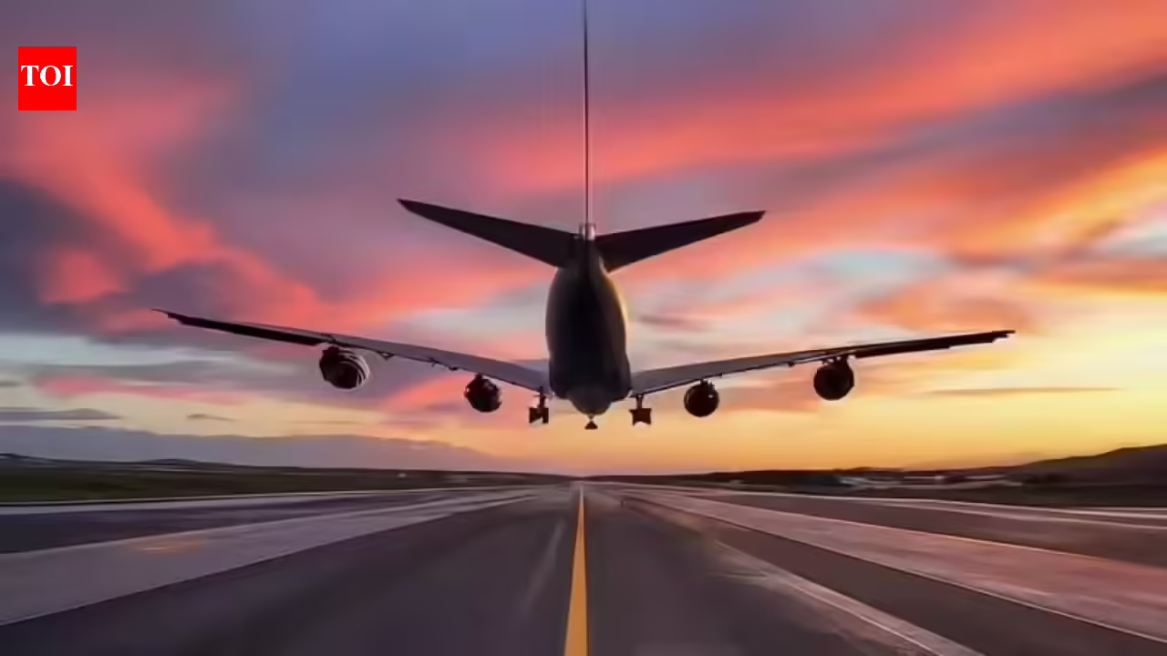 पुणे के रनवे पर वायुसेना की घटना के कारण हवाई अड्डे पर परिचालन अस्थायी रूप से रोक दिया गया है