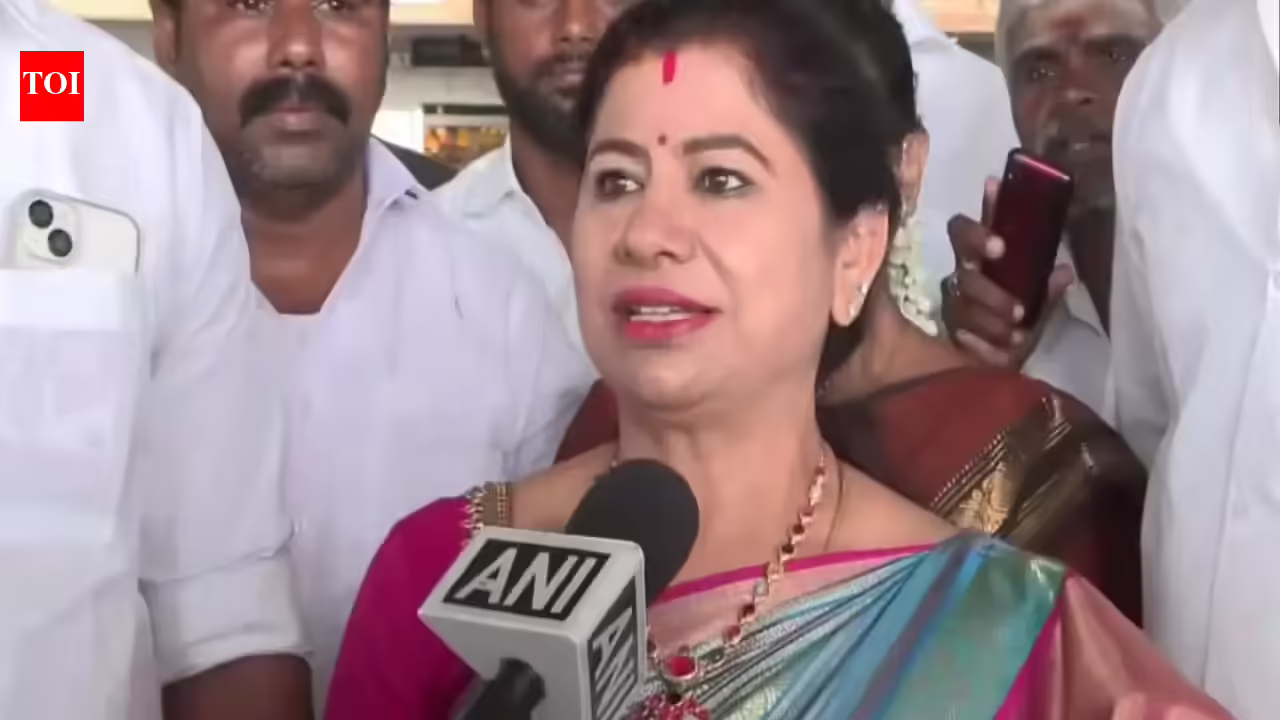 लॉटरी कारोबारी की पत्नी का जोरदार स्वागत, डीएमके को झटका