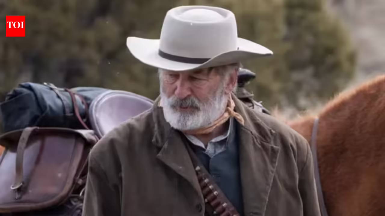 2026 में एलेक बाल्डविन की कुल संपत्ति: कानूनी परेशानियों के बीच उनकी 70 मिलियन अमेरिकी डॉलर की संपत्ति में ‘जंग’ | अंग्रेजी मूवी समाचार