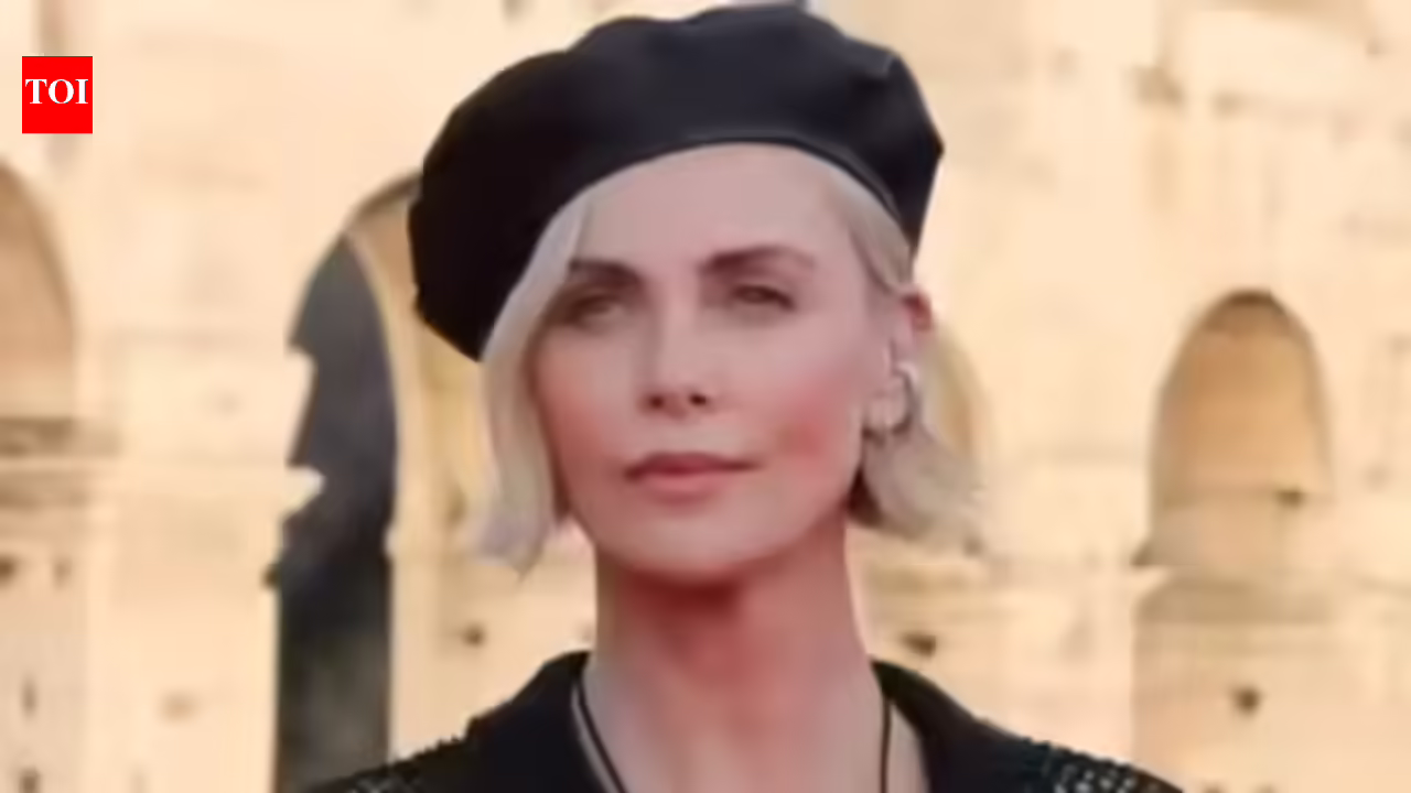 ‘एपेक्स’ स्टार चार्लीज़ थेरॉन को याद आया कि उसकी माँ अपने पिता की रक्षा के लिए शूटिंग कर रही थी |