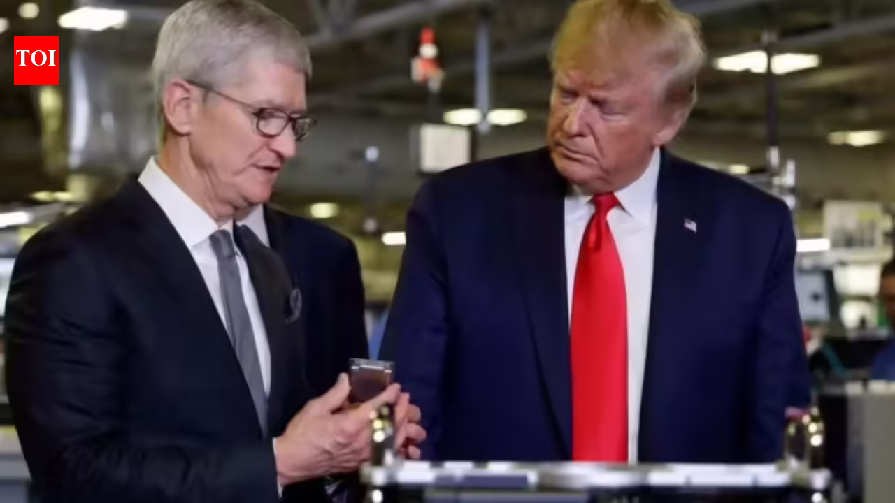 टिम कुक का इस्तीफा: क्यों वायरल हो रहा है ट्रंप का पोस्ट?