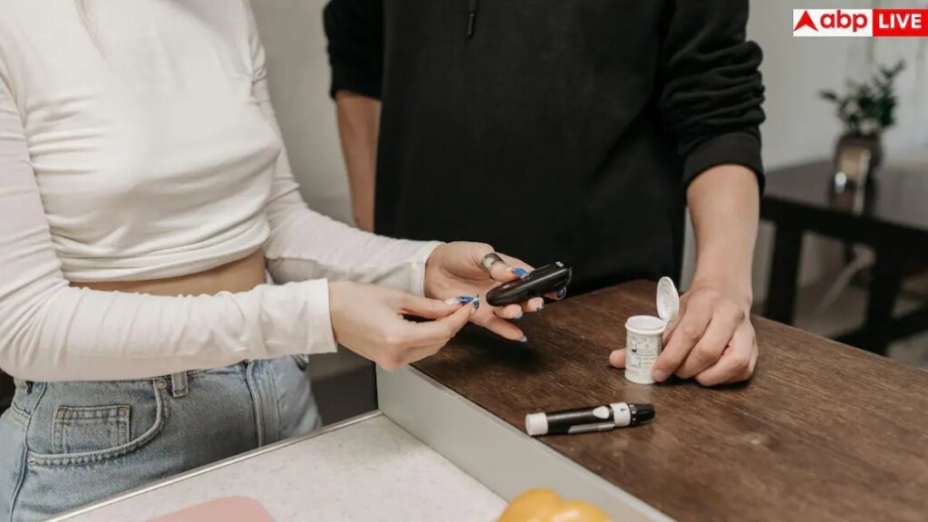 Diabetes Prevention Tips: फीकी चाय पीकर खुद को सेफ समझने वाले सावधान, आपकी ये 3 आदतें दे रही हैं डायबिटीज को दावत