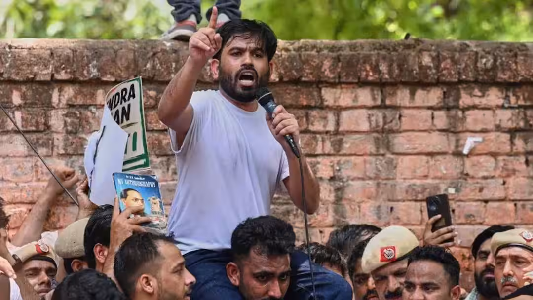 जंतर-मंतर प्रदर्शन के बाद क्या होगा कॉकरोच जनता पार्टी का अगला कदम? अभिजीत दीपके ने कर दिया क्लीयर