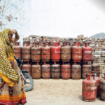 LPG Price Hike: तीन महीने में दूसरी बार महंगा हुआ घरेलू सिलेंडर, कांग्रेस, TMC से लेकर सपा का सरकार पर निशाना