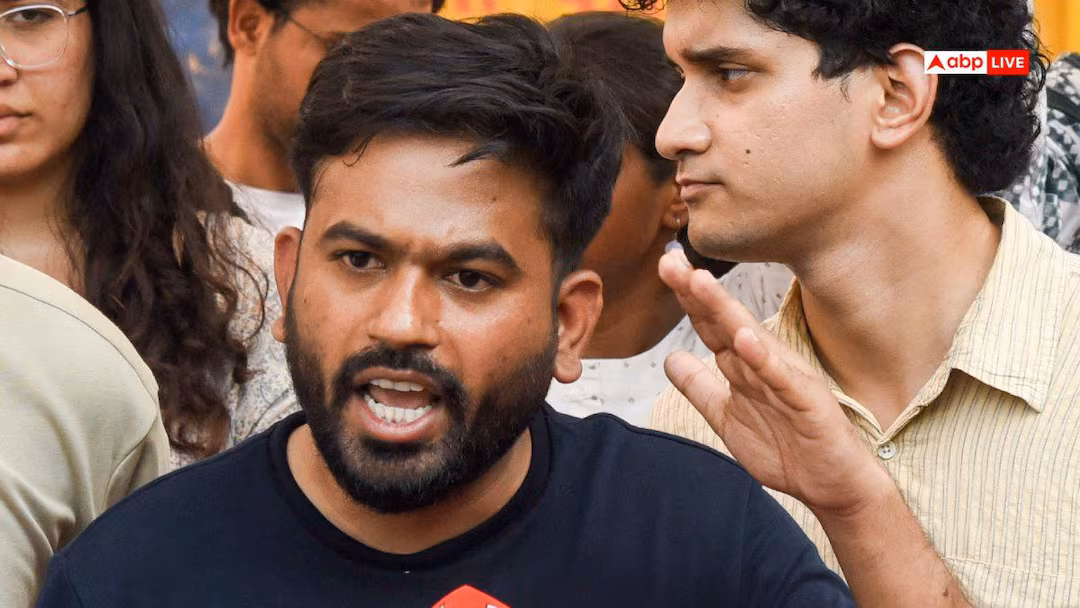 कॉकरोच पार्टी के समर्थक की लोहे के रॉड से पिटाई, भड़के दिपके, लगाओ एससी-एसटी एक्ट