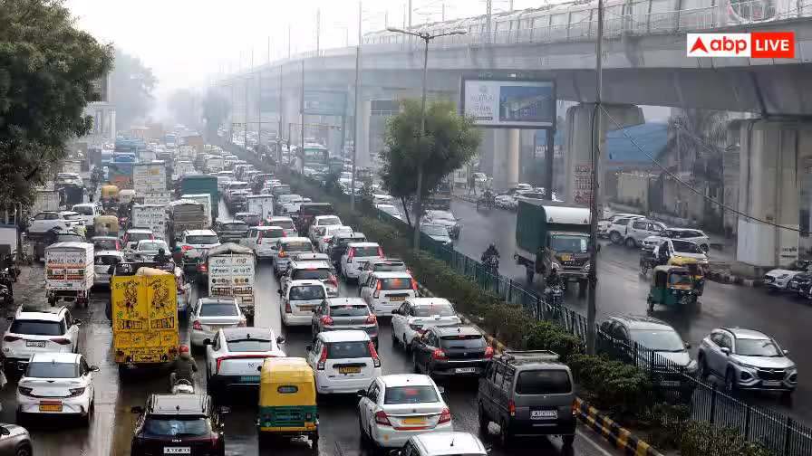 ऑफिस से निकल रहे हैं तो इन रास्तों पर जाने से बचें, अगले कुछ घंटों में दिल्ली- NCR में बारिश का अलर्ट