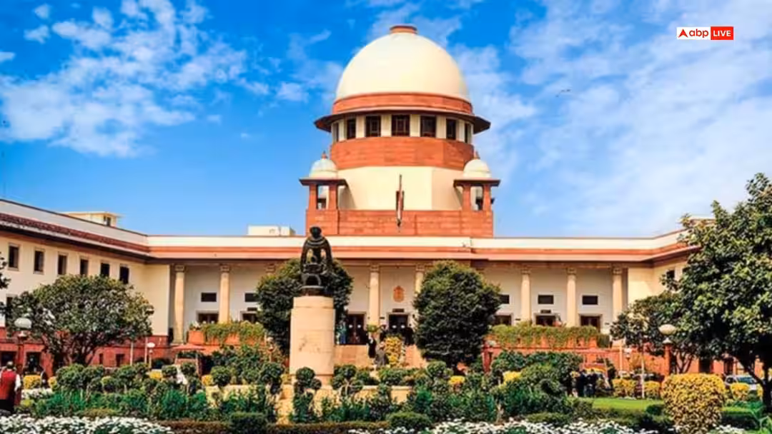 CJI जस्टिस सूर्यकांत को अपशब्द कहने वाले लॉ स्टूडेंट गिरफ्तार, सुप्रीम कोर्ट में किया था हंगामा; पुलिस रिमांड पर भेजे गए