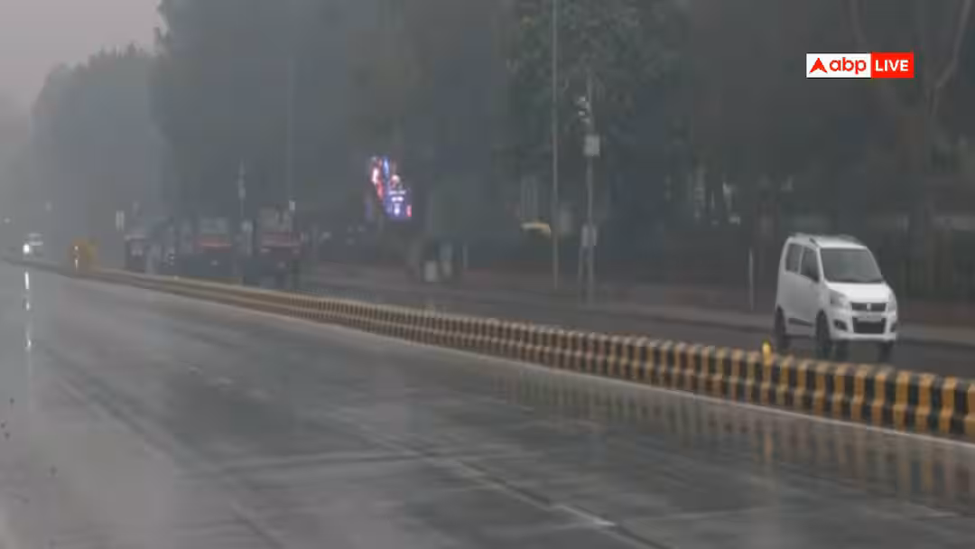 Delhi Weather Today: दिल्ली-एनसीआर में आज बारिश के आसार, चलेंगी तेज हवाएं, गर्मी और उमस से मिलेगी थोड़ी राहत